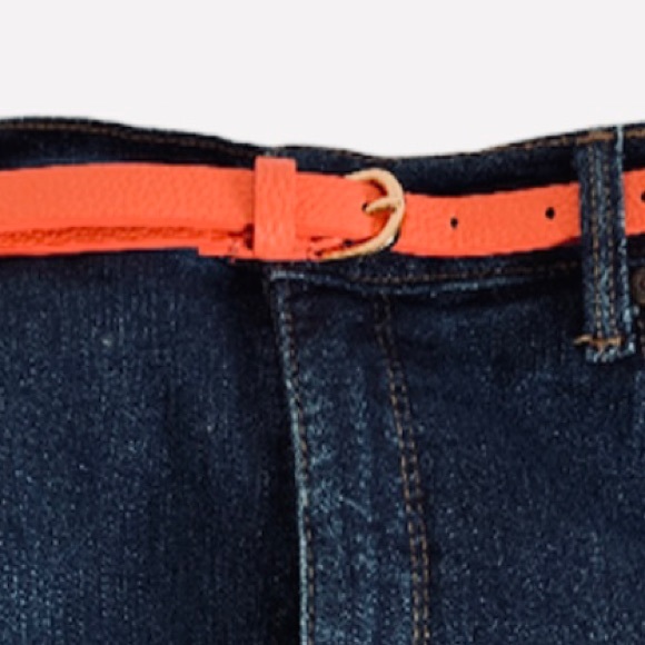 1/2” TEXTURED RED SKINNY BELT - Picture 5 of 12